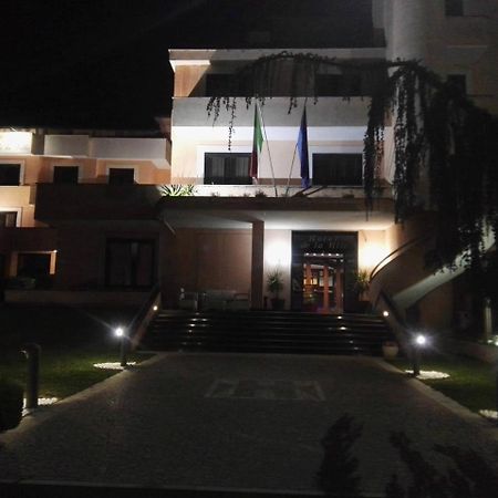 Hotel De La Ville & Centro Congressi Benevento Kültér fotó