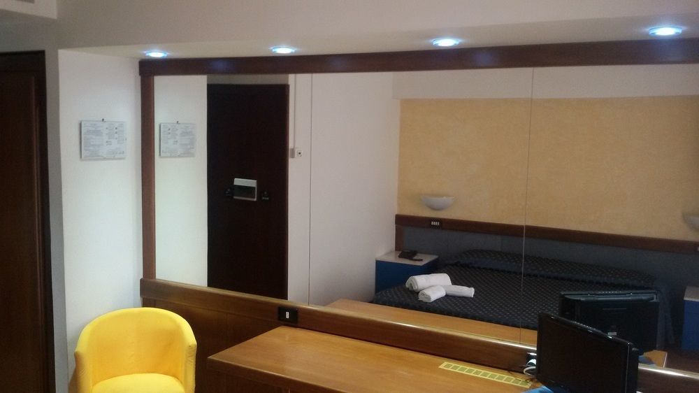 Hotel De La Ville & Centro Congressi Benevento Kültér fotó