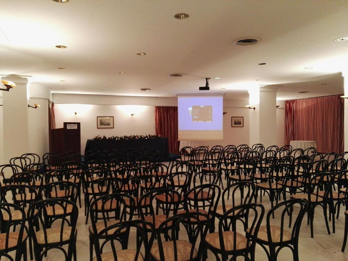 Hotel De La Ville & Centro Congressi Benevento Kültér fotó