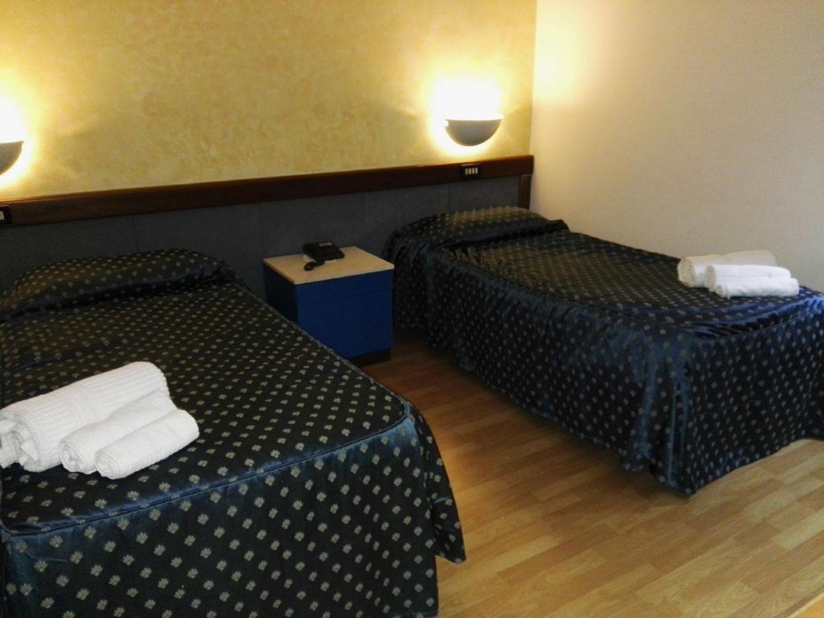 Hotel De La Ville & Centro Congressi Benevento Kültér fotó