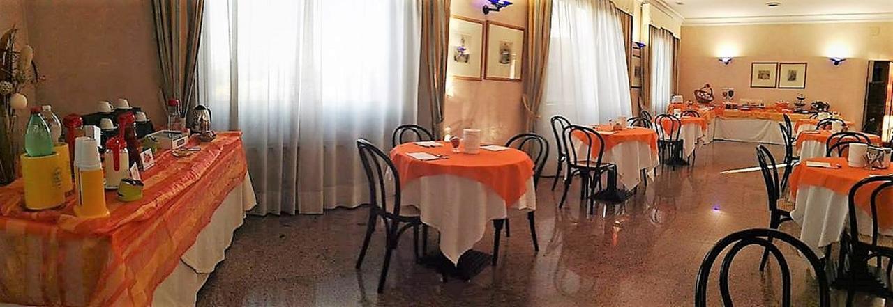 Hotel De La Ville & Centro Congressi Benevento Kültér fotó
