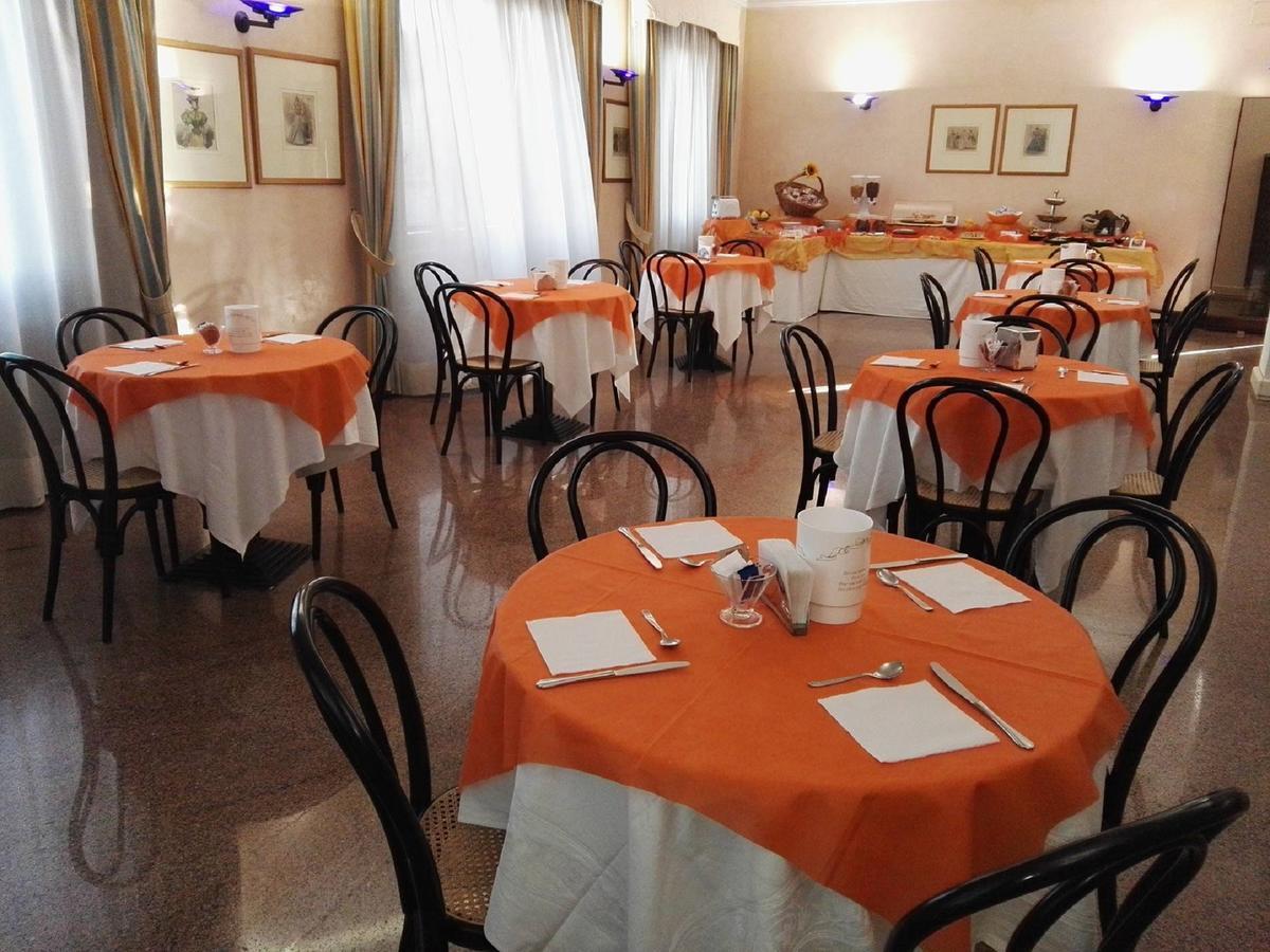 Hotel De La Ville & Centro Congressi Benevento Kültér fotó
