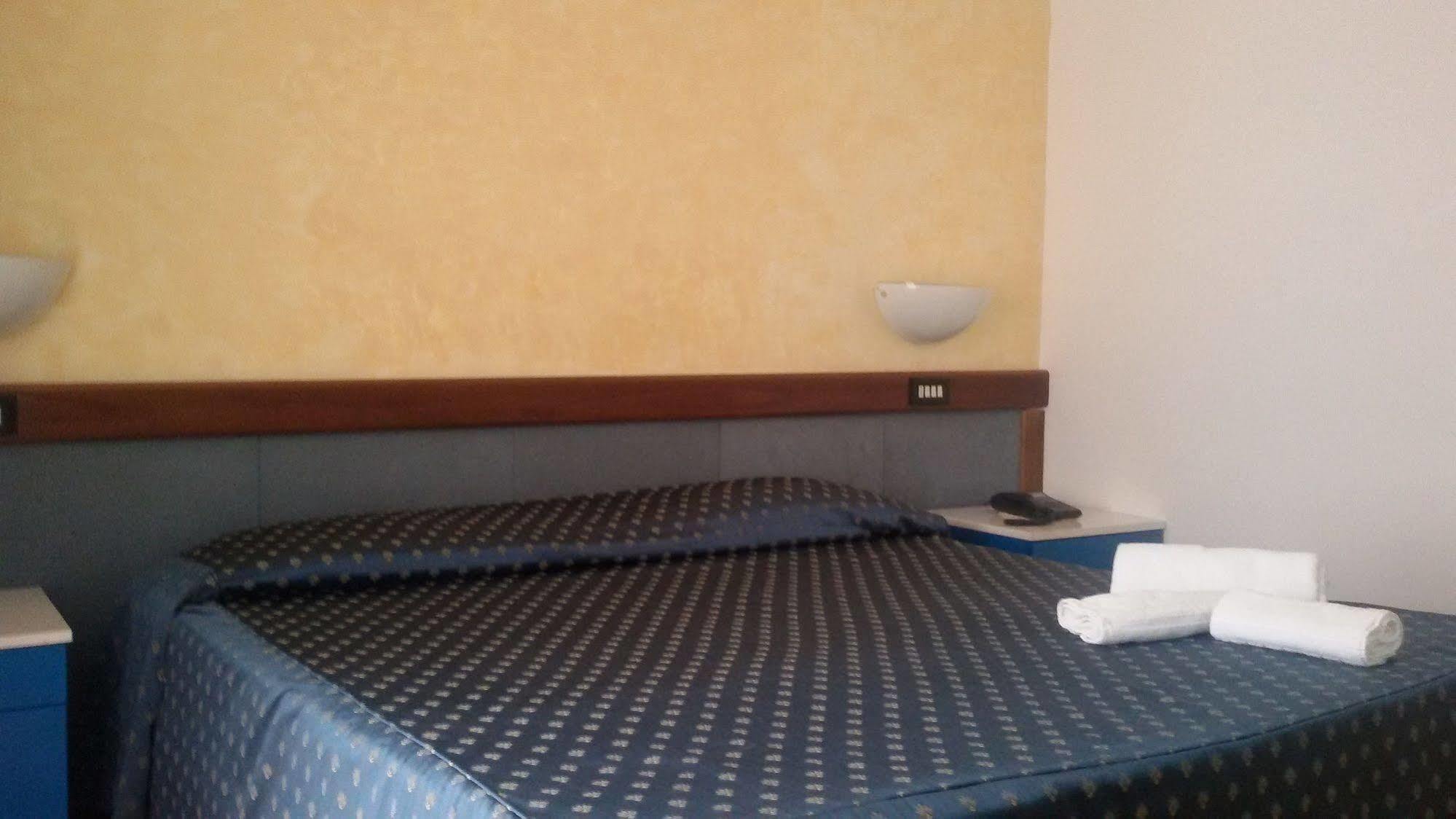 Hotel De La Ville & Centro Congressi Benevento Kültér fotó