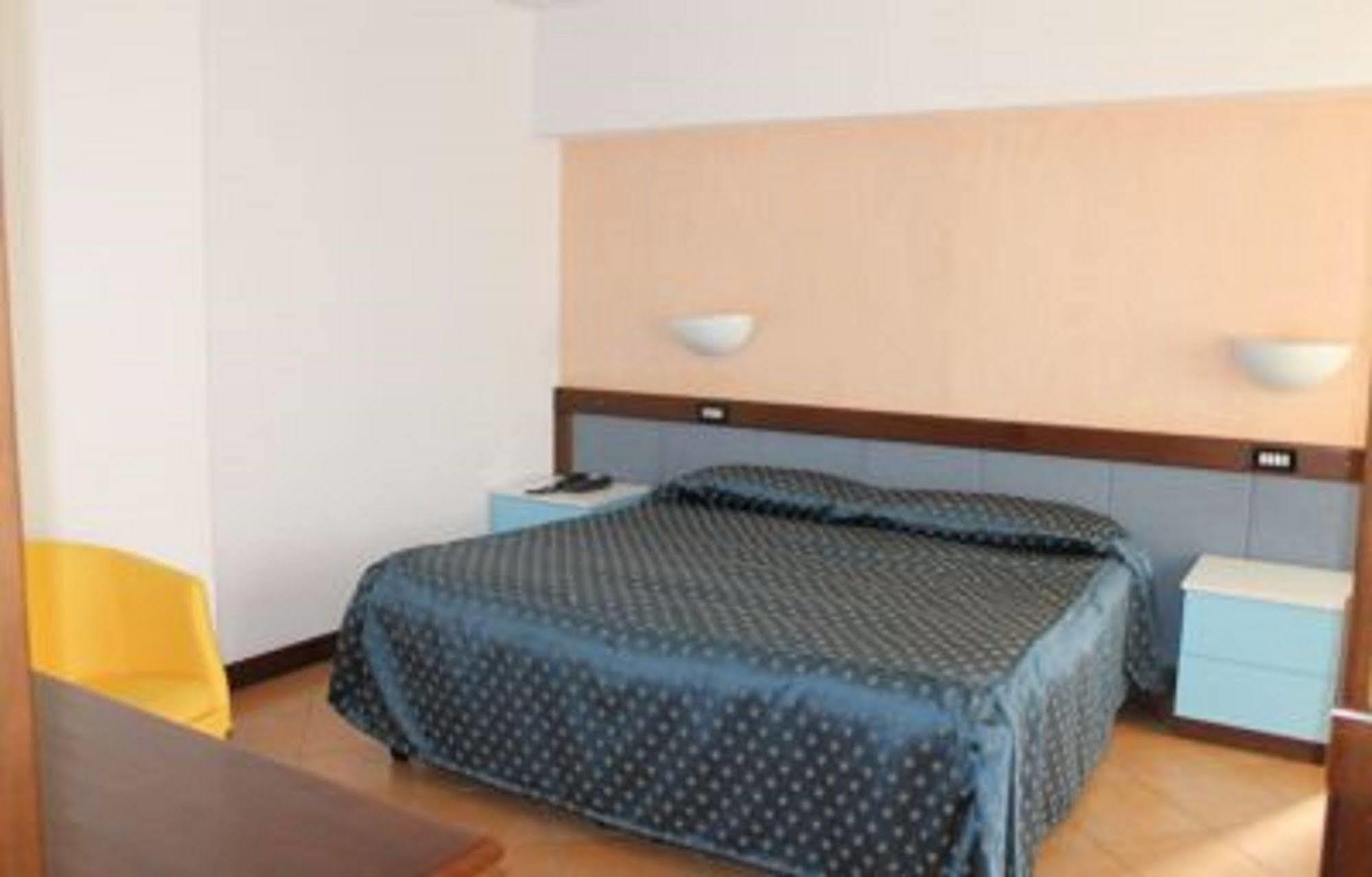 Hotel De La Ville & Centro Congressi Benevento Kültér fotó