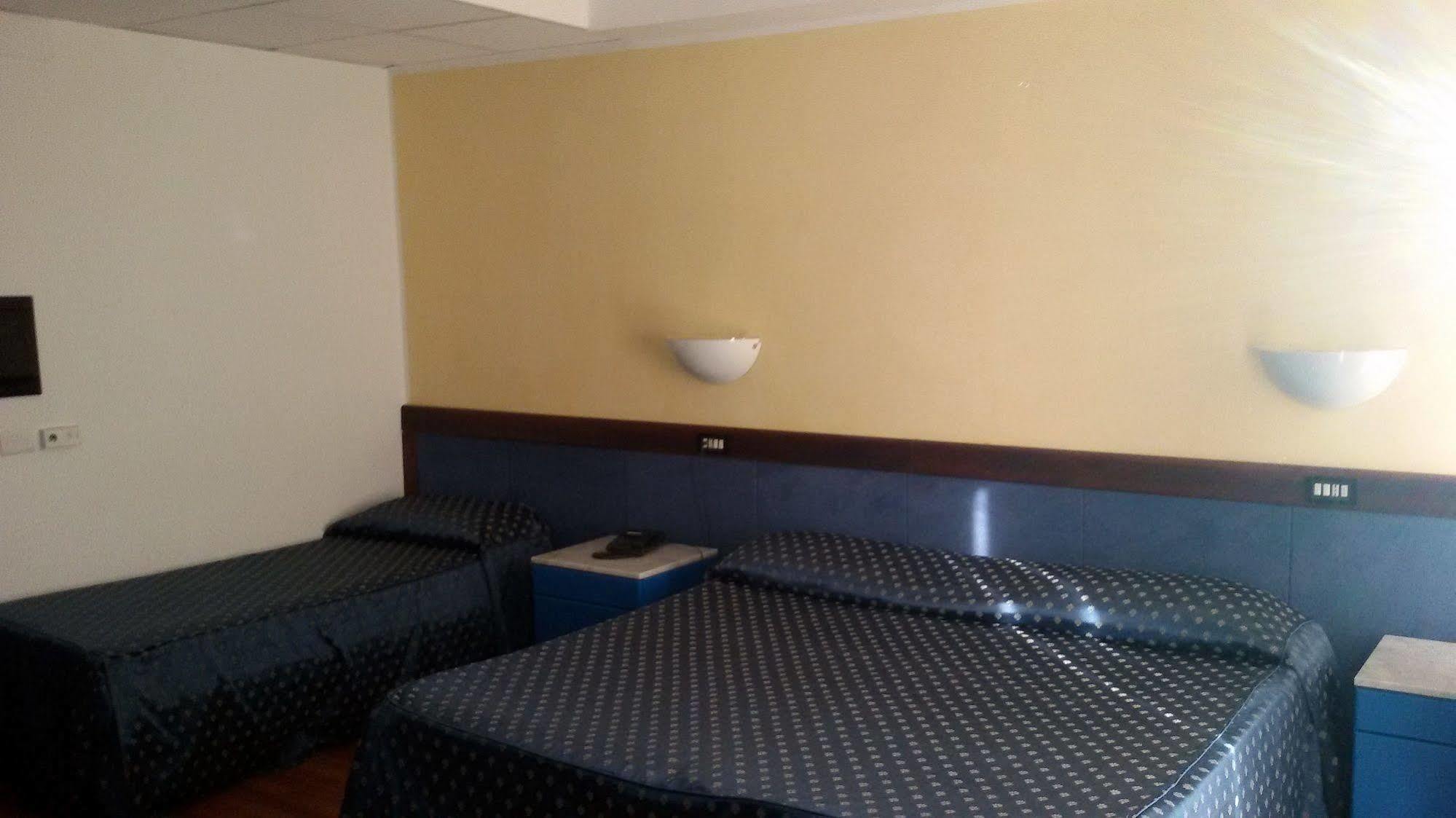 Hotel De La Ville & Centro Congressi Benevento Kültér fotó