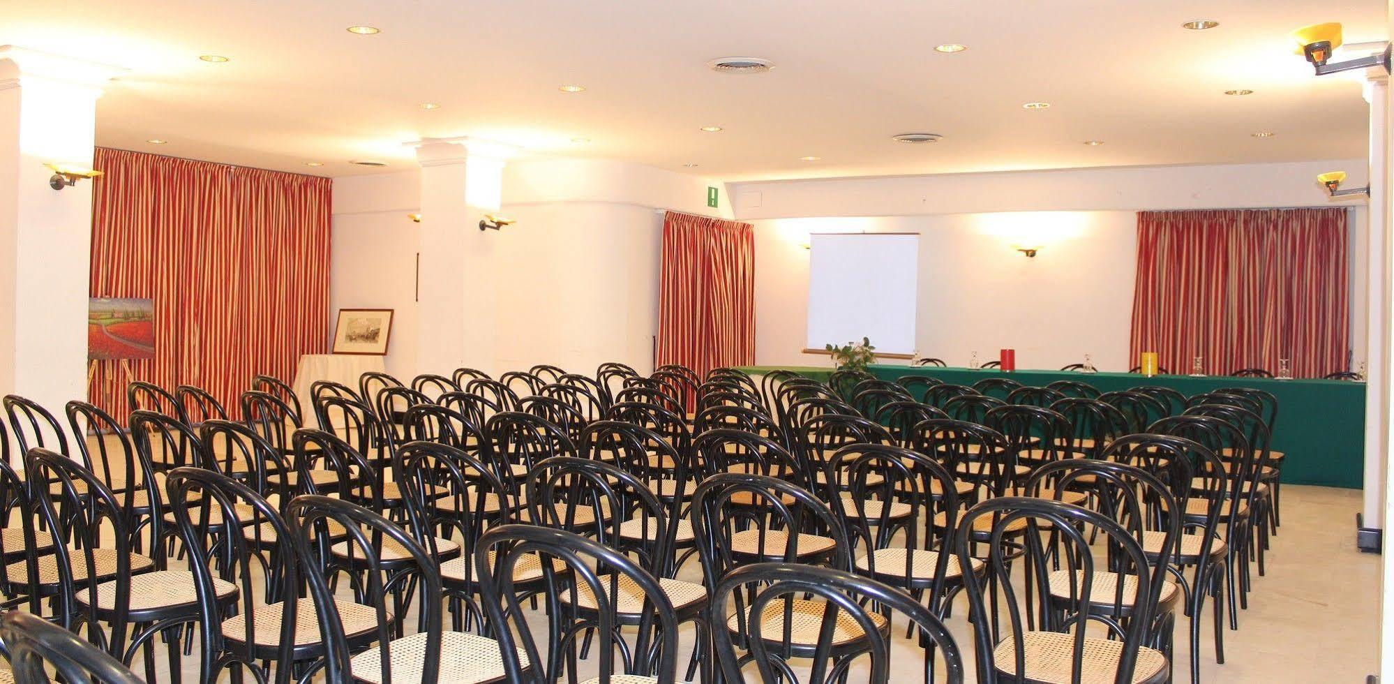 Hotel De La Ville & Centro Congressi Benevento Kültér fotó