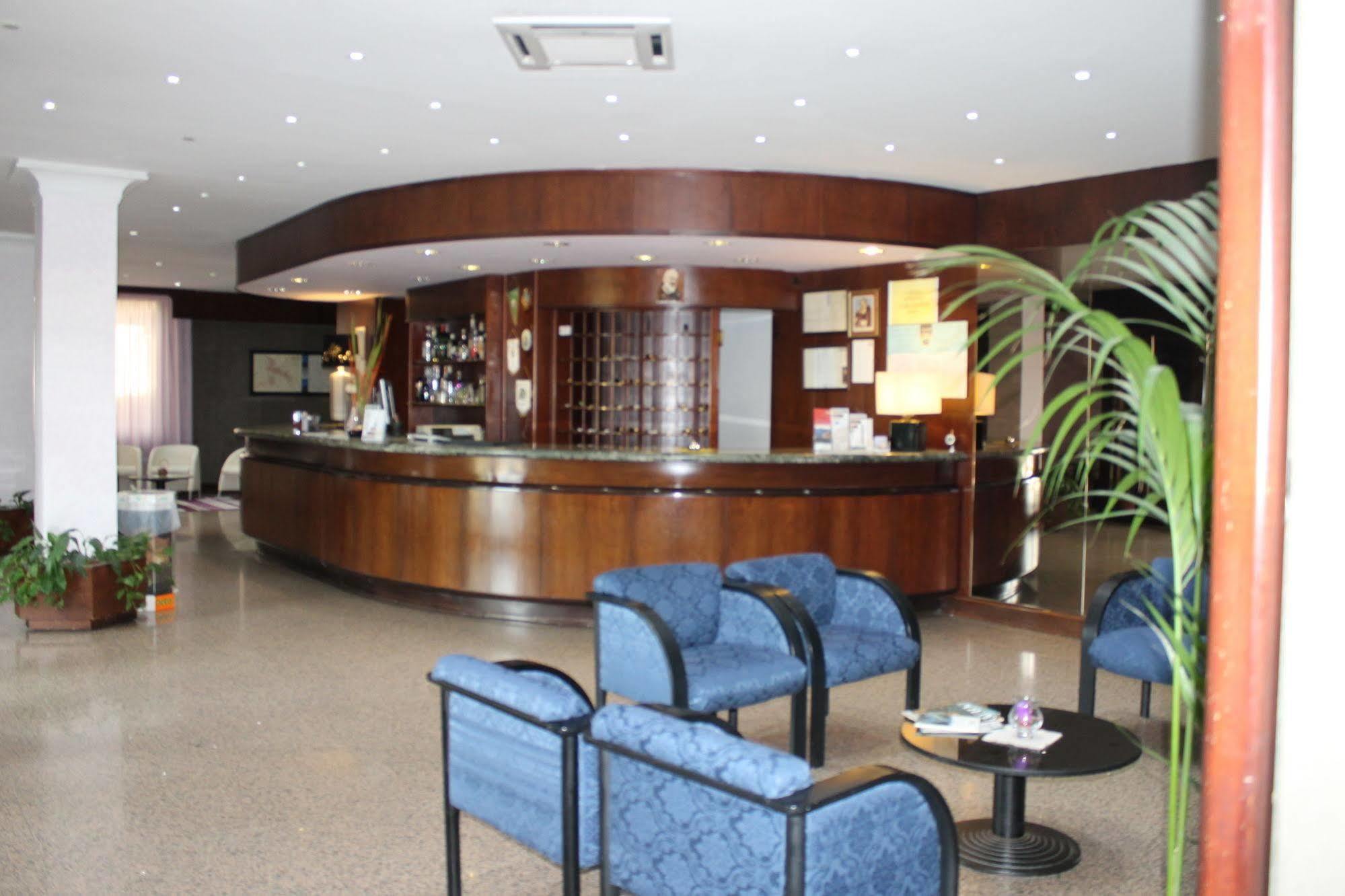 Hotel De La Ville & Centro Congressi Benevento Kültér fotó